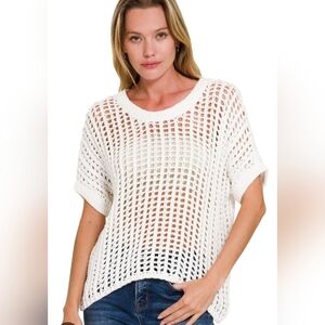 Zenana Outfitters White Knit Top EUC S/M PTP 22 Length 25
